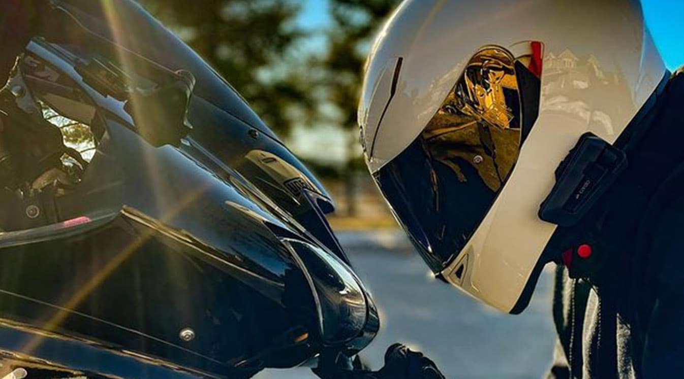 How to Carry an Extra Helmet on a Motorcycle