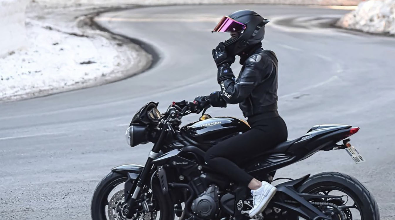 good winter motorcycle helmet Hendrix Carbon Fiber DVRT perfect for those who want to add a touch of style to their motorcycle gear. Best Motorcycle Helmets for Long
