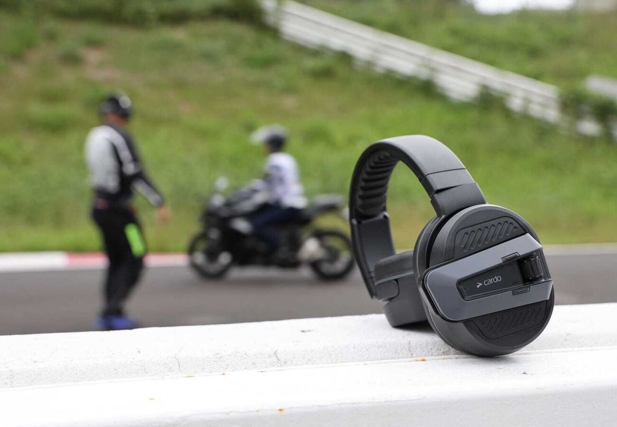 Mesh vs. Bluetooth: Understanding Motorcycle Communication Systems
