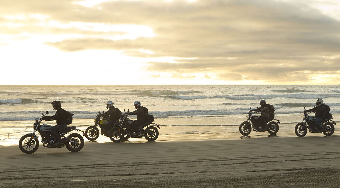 Guide to Motorcycle Club Group Riding Formation | Cardo Systems